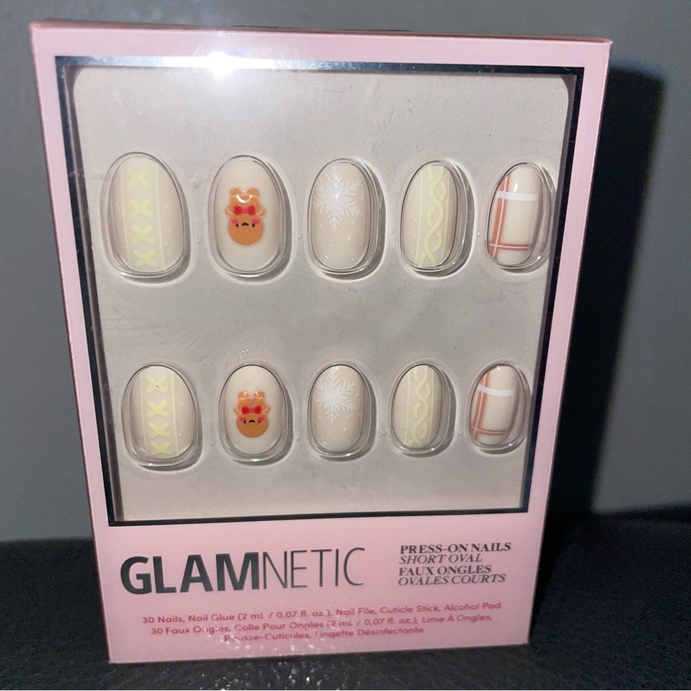 Glamnetic Gingerbread Knit Oval 3D Shirt Press On Nails